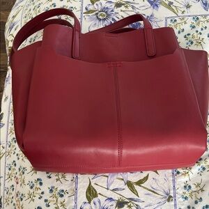 Roots Leather Tote Bag in Deep Red